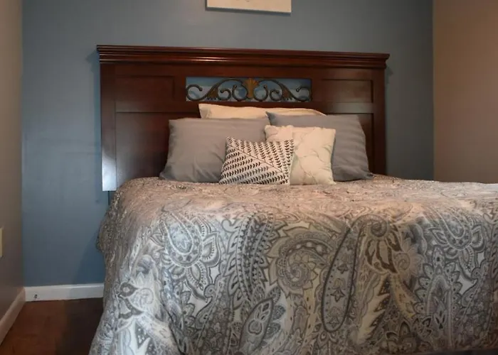 Cozy 2 Bedroom House